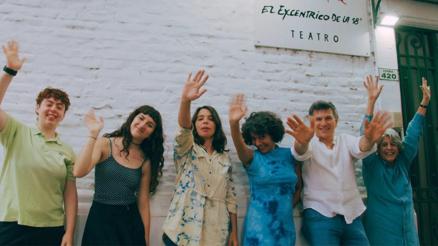 La comunidad de El Excéntrico de la 18 reunida en Lerma 420, Buenos Aires